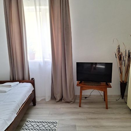 Miha'S Apartament Суліна Екстер'єр фото