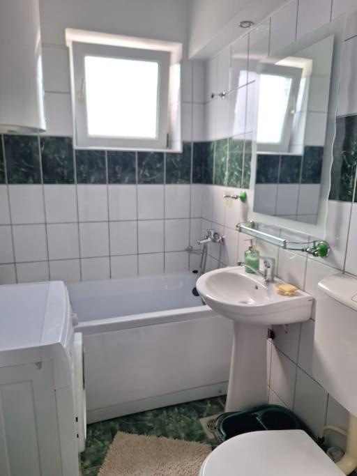 Miha'S Apartament Суліна Екстер'єр фото