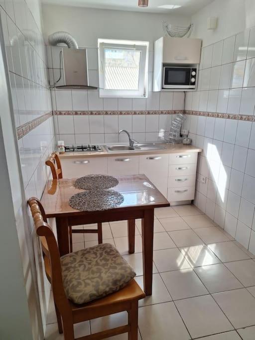 Miha'S Apartament Суліна Екстер'єр фото