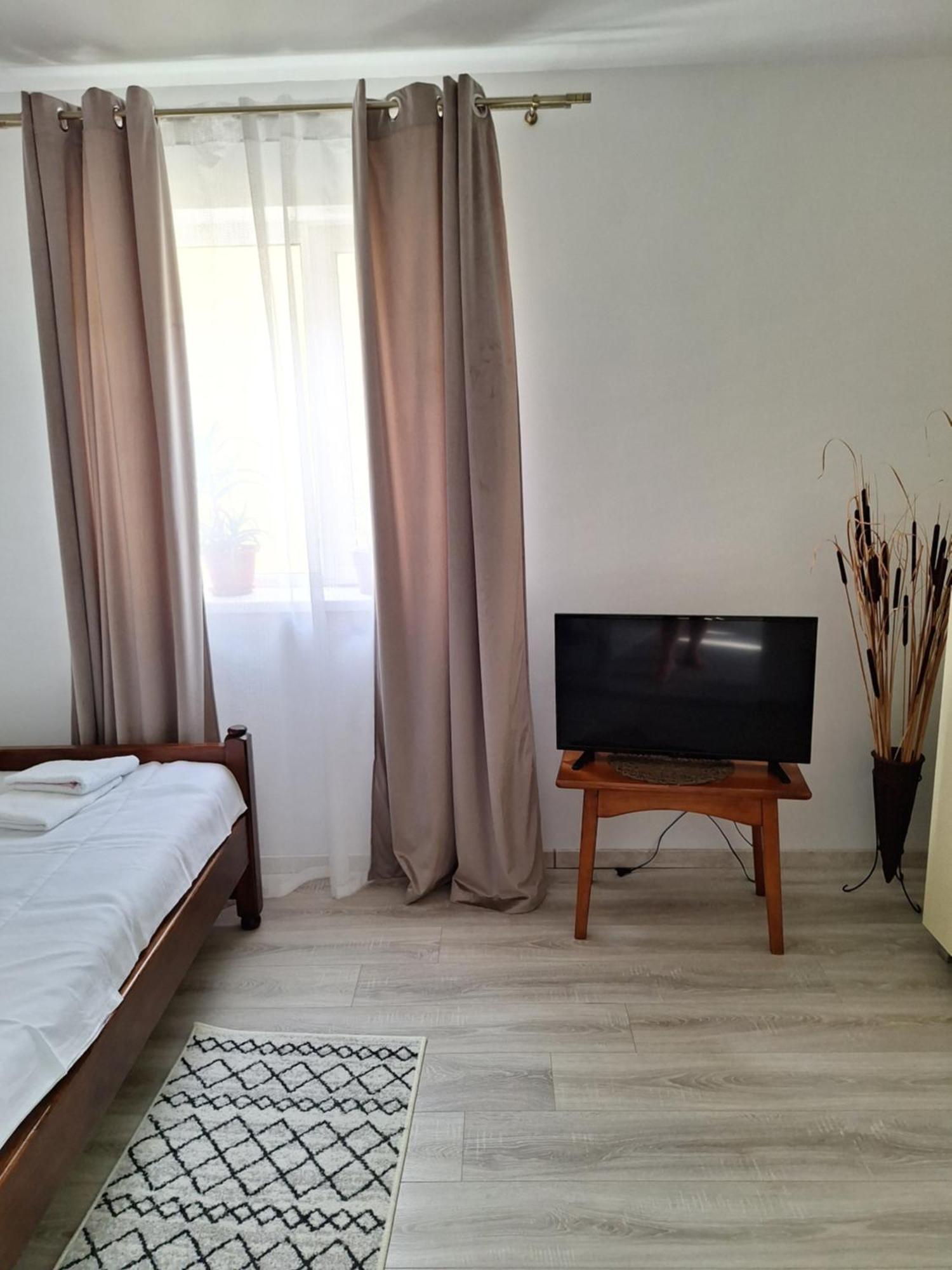 Miha'S Apartament Суліна Екстер'єр фото